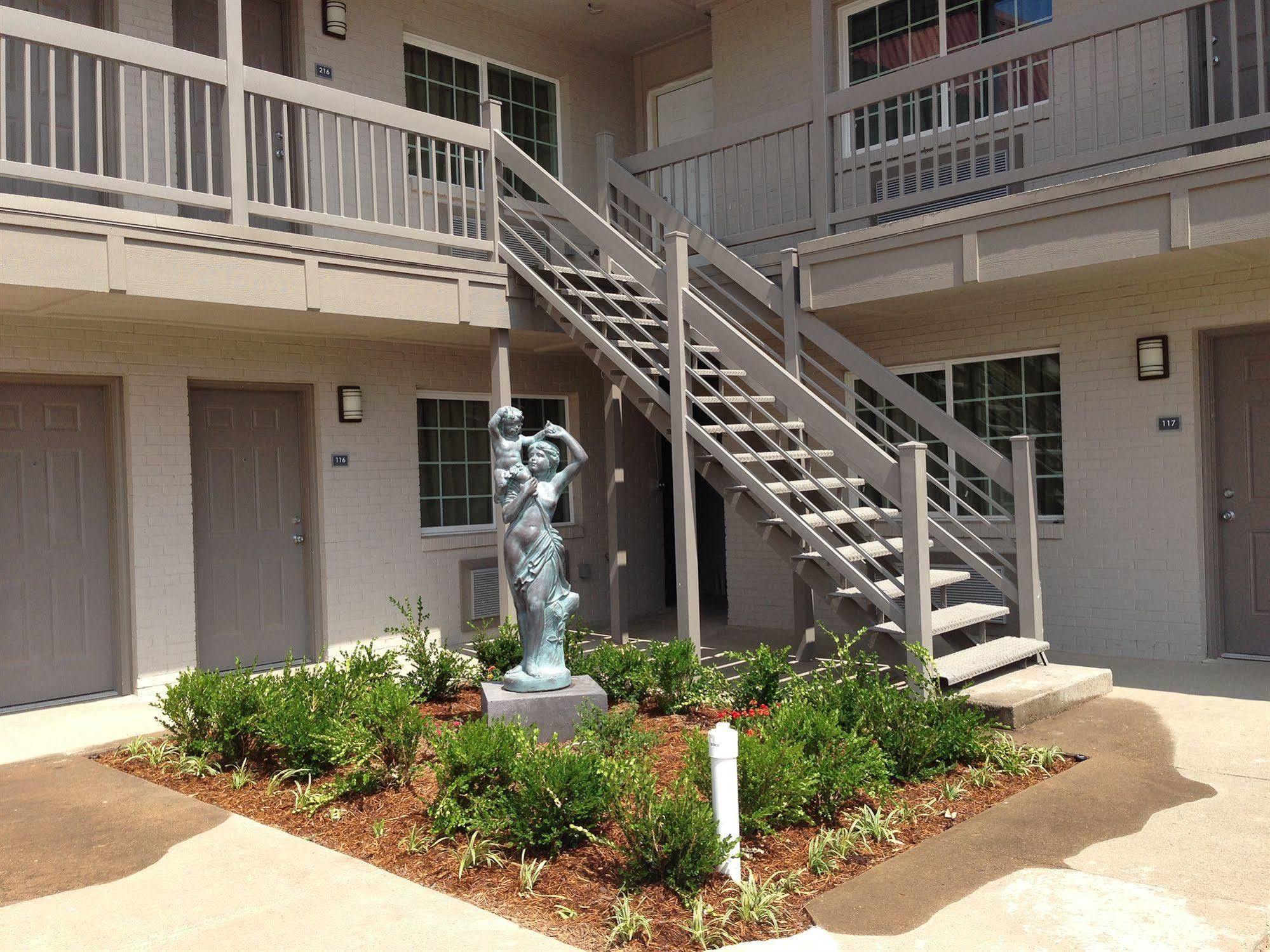 Romantic Inn & Suites Dallas Exterior photo