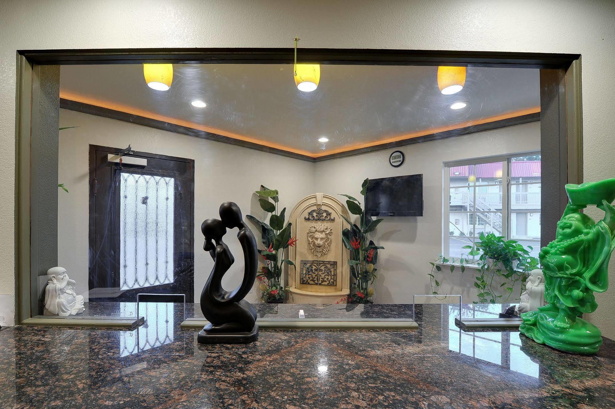 Romantic Inn & Suites Dallas Exterior photo
